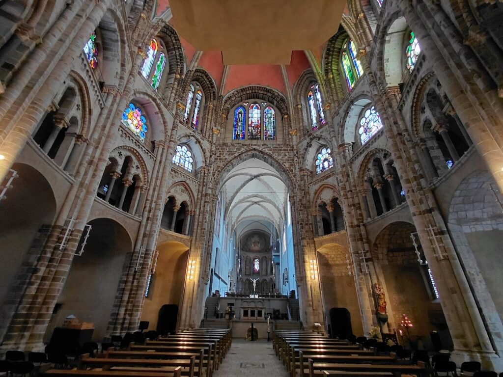 St. Gereon's Basilica: A Romanesque Church Over a Late-Antique Central Building 4 St. Gereon's Basilica