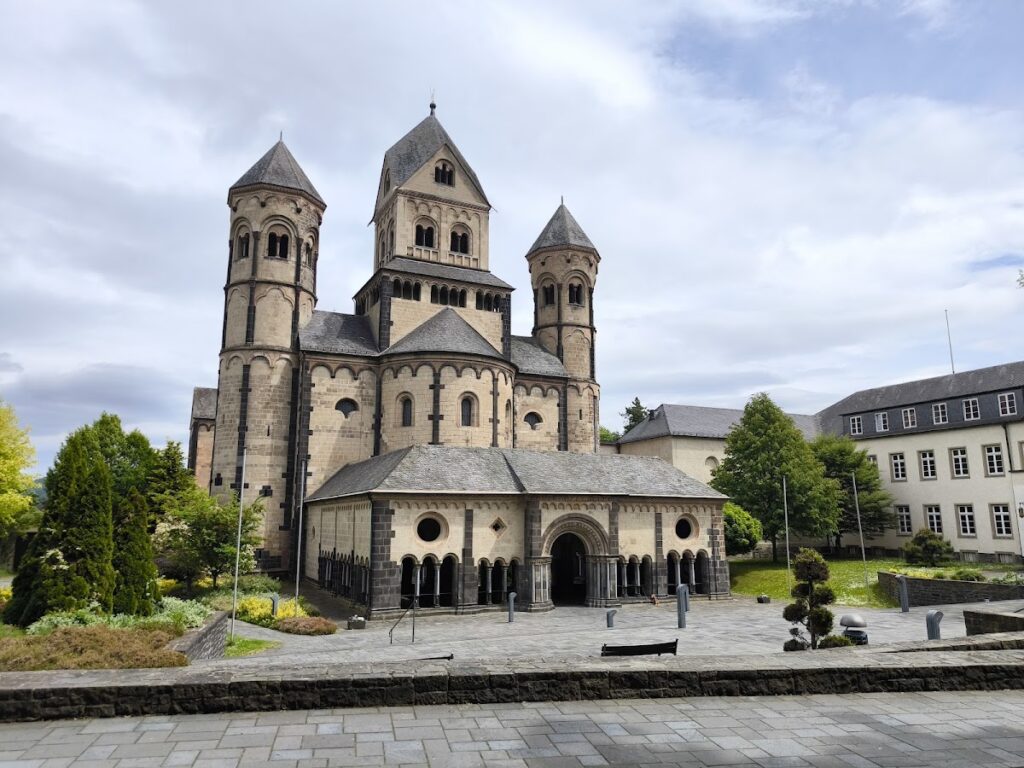 Maria Laach Abbey: A Romanesque Benedictine Monastery in Germany 1 Maria Laach Abbey