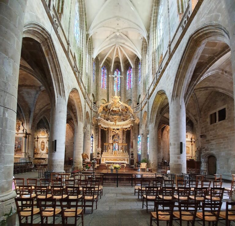 Basilique Saint-Sauveur de Dinan: A Romanesque and Gothic Parish Church