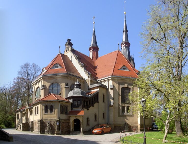 Auferstehungskirche (Dresden): An Evangelical-Lutheran Church in Plauen