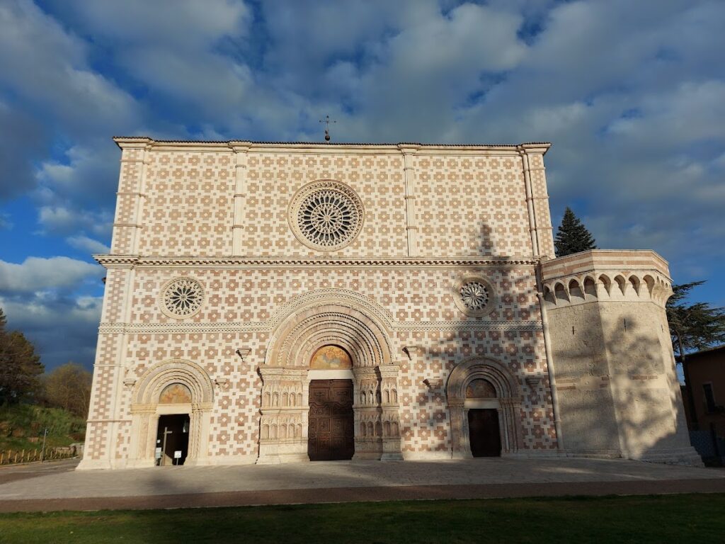 Basilica of St. Mary of Collemaggio: A Papal and Pilgrimage Church in L’Aquila 1 Basilica of St. Mary of Collemaggio