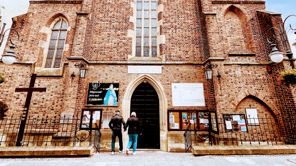 Church of the Franciscan Friars in Krosno: A Gothic Franciscan Complex in Poland 1 Church of the Franciscan Friars in Krosno