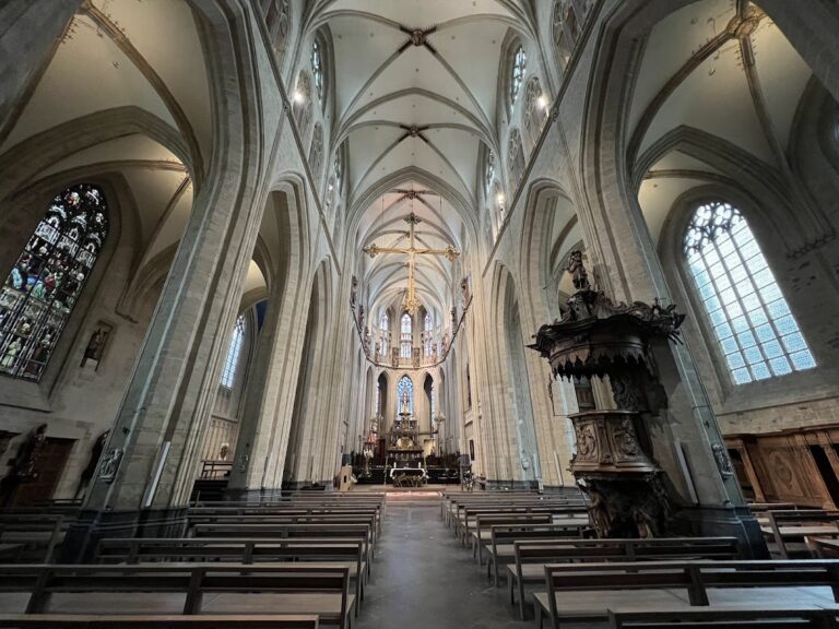 Sint-Martinusbasiliek: A Brabant Gothic Pilgrimage Church in Halle, Belgium
