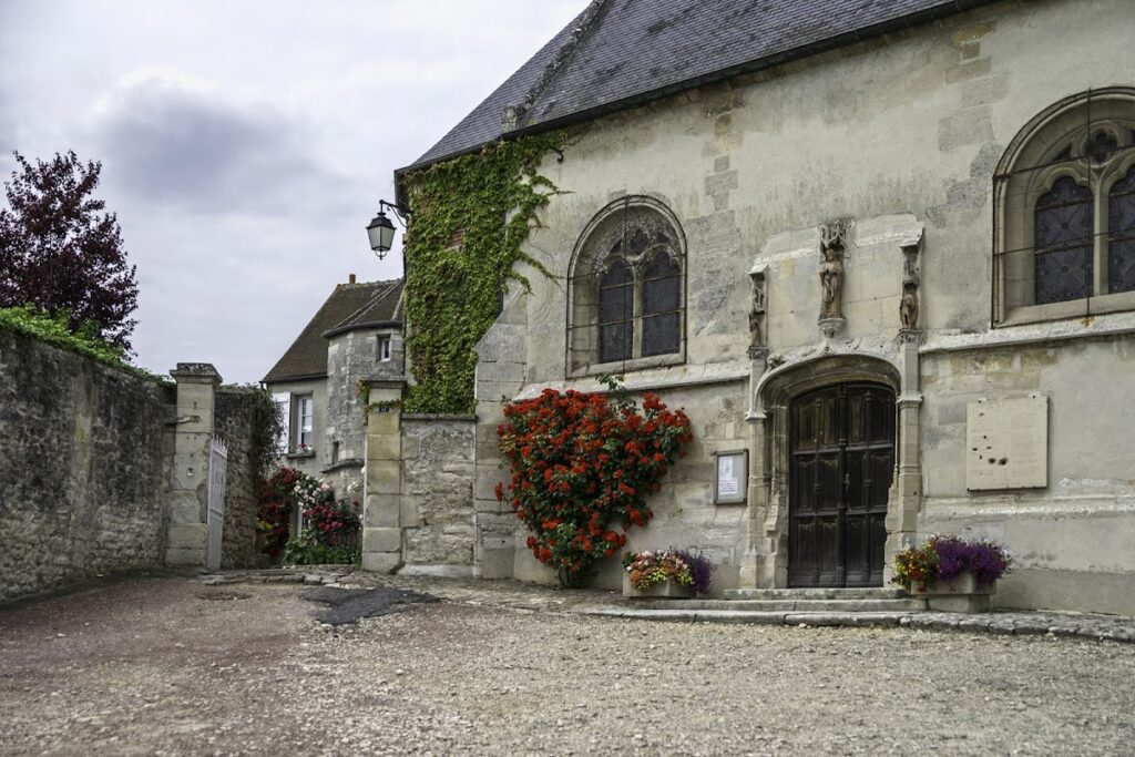 Notre-Dame Church of Chamant: A Medieval Parish Church in France 2 église Notre-Dame de Chamant