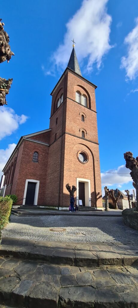 St. Gervasius und Protasius: Parish Church of Sechtem in Germany 1 St. Gervasius und Protasius