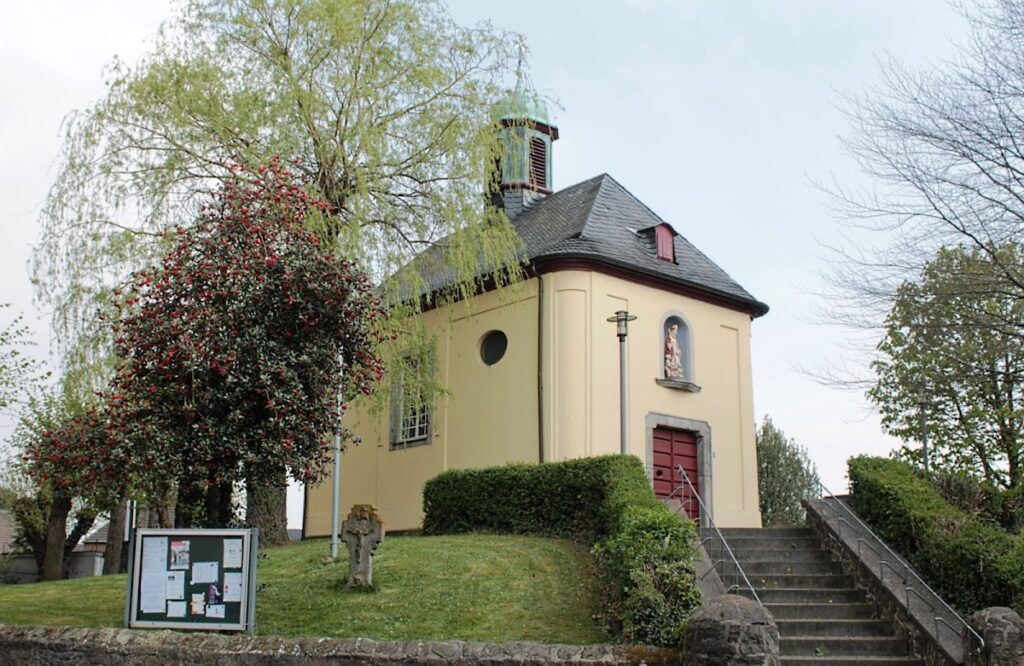 St. Gervasius und Protasius: Parish Church of Sechtem in Germany 2 St. Gervasius und Protasius