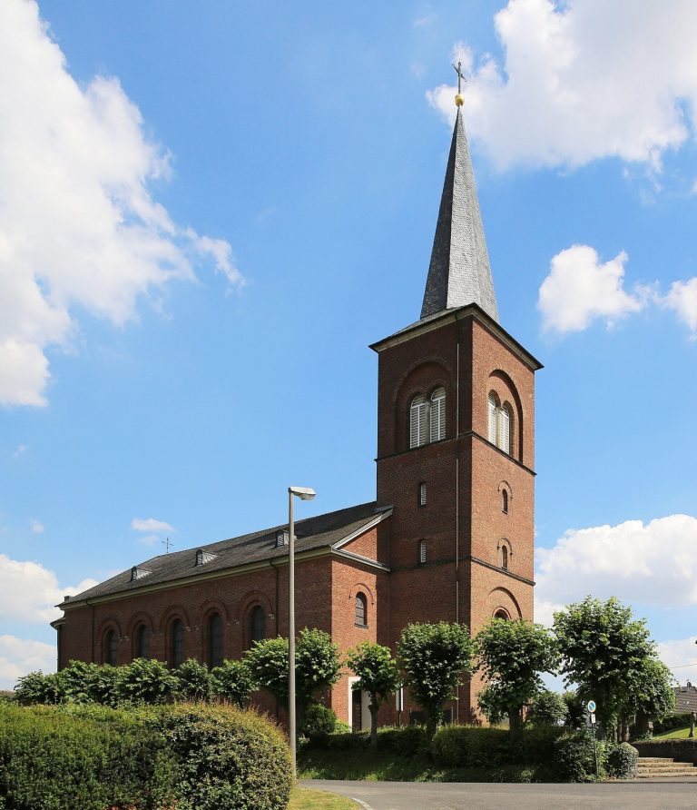 St. Gervasius und Protasius: Parish Church of Sechtem in Germany