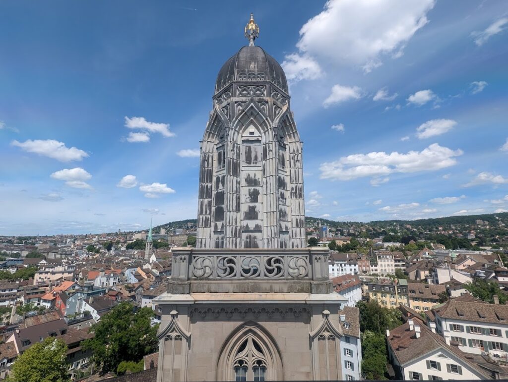 Grossmünster: A Romanesque Parish Church and Reformation Landmark in Zurich 5 Grossmünster