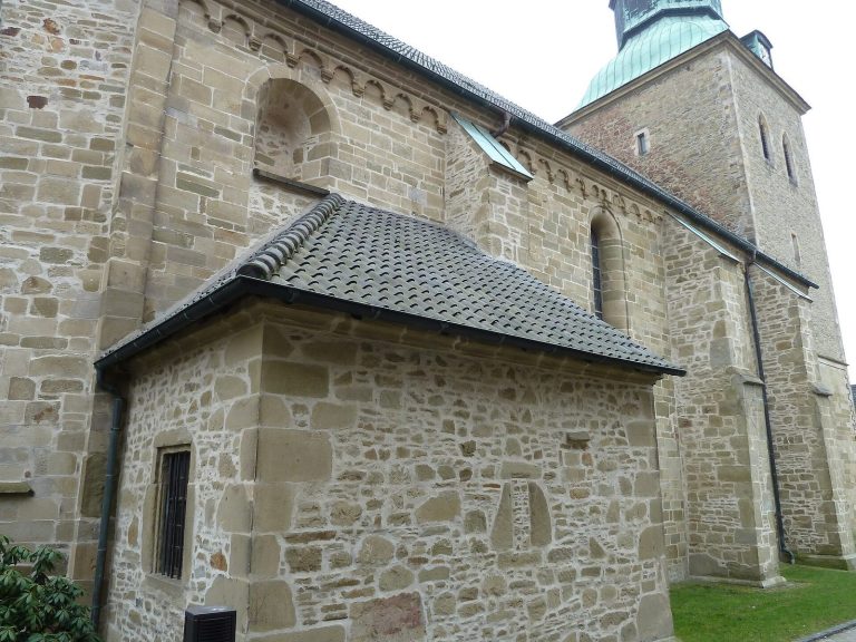 St. Matthäus, Melle: A Historic Catholic Parish Church in Germany