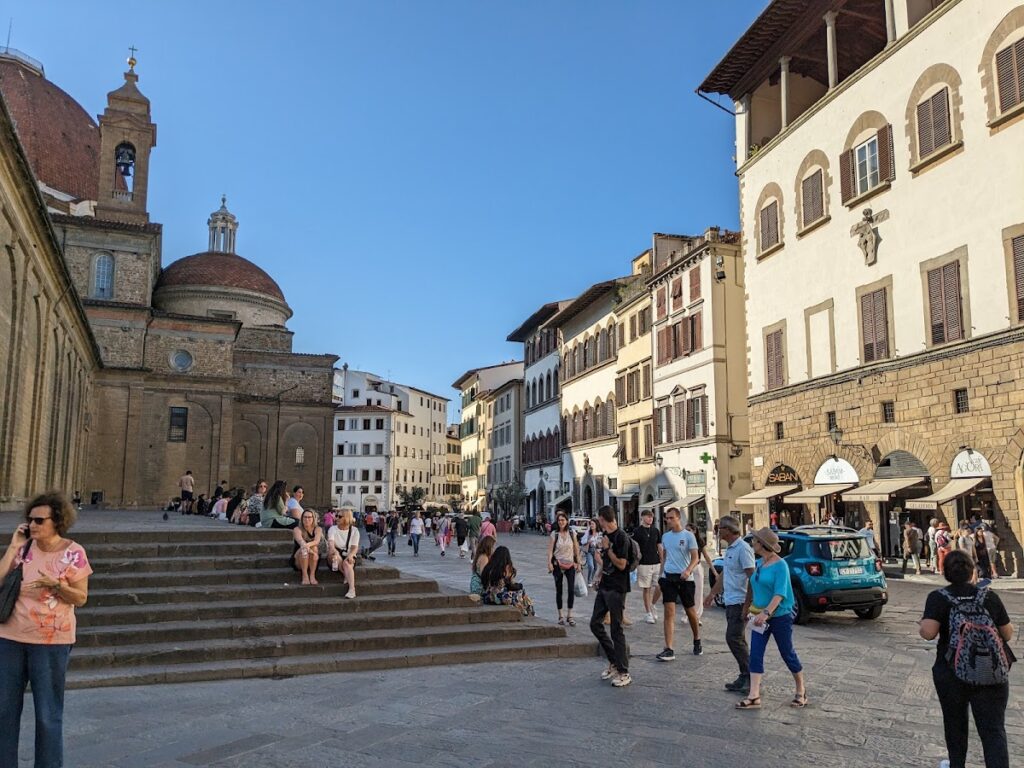 Basilica of San Lorenzo: Florence’s Medici Church and Renaissance Landmark 4 Basilica of San Lorenzo
