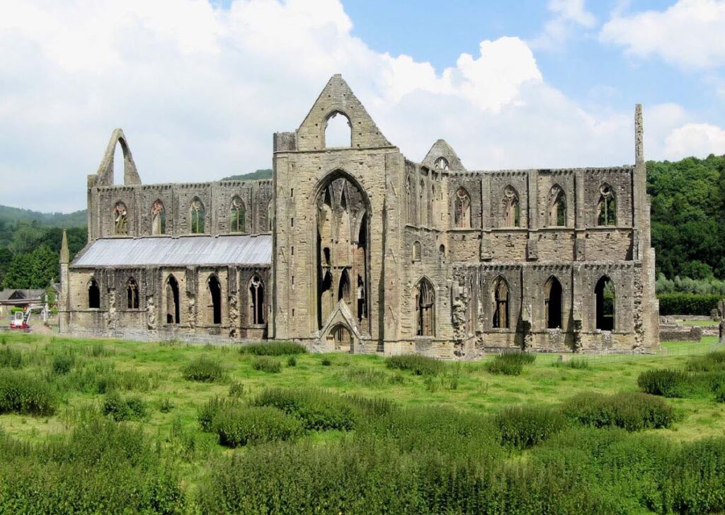 Tintern Abbey: A Cistercian Monastery in Wales 1 Tintern Abbey