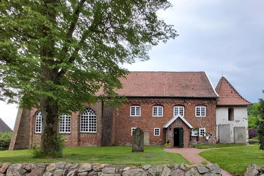 Holy Cross Church: The Medieval Convent and Parish Church of Neuenwalde, Germany 1 Holy Cross Church