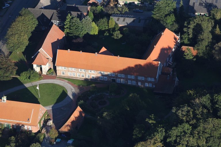 Holy Cross Church: The Medieval Convent and Parish Church of Neuenwalde, Germany