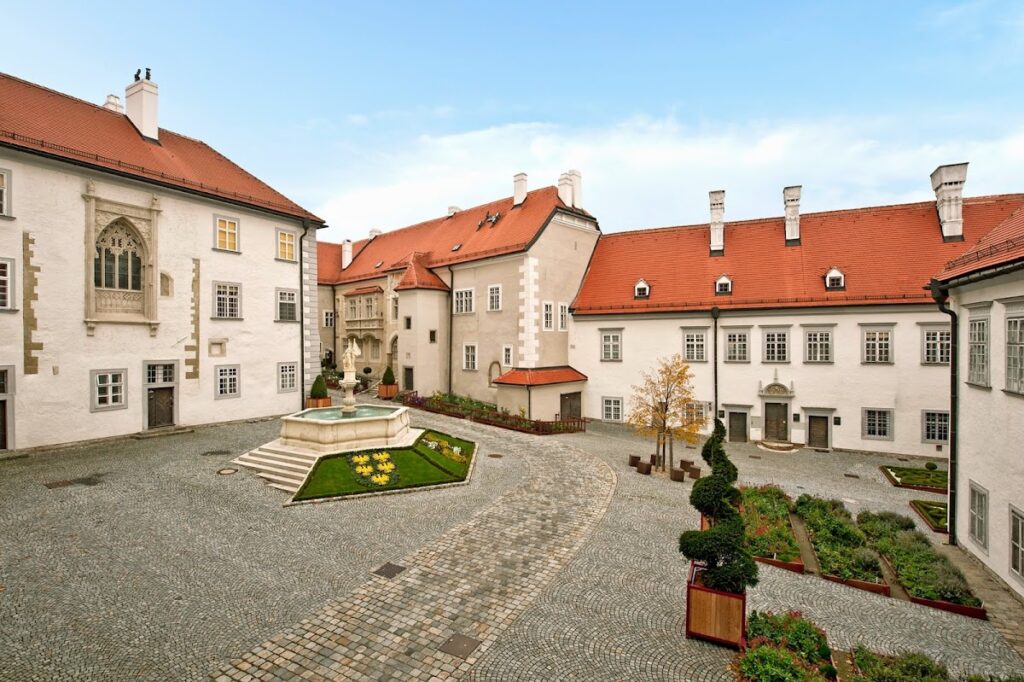 Klosterneuburg Monastery: A Medieval Augustinian Foundation in Austria 5 Klosterneuburg Monastery