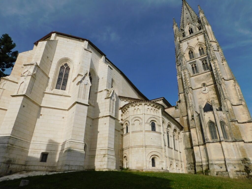 Basilique Saint-Eutrope de Saintes: A Romanesque Pilgrimage Church in France 1 Basilique Saint-Eutrope de Saintes