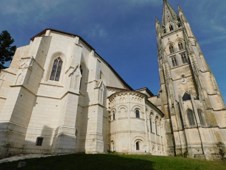 Basilique Saint-Eutrope de Saintes: A Romanesque Pilgrimage Church in France