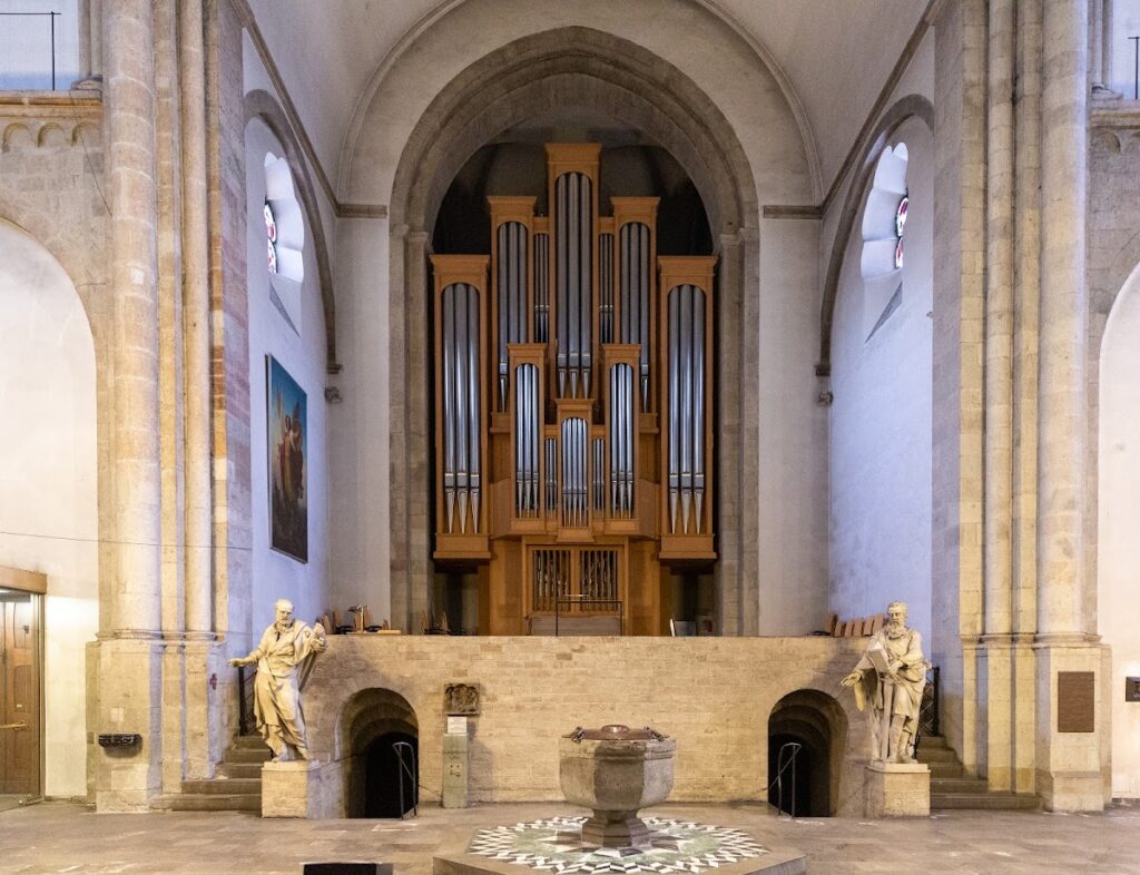 Basilica of the Holy Apostles: Cologne’s Romanesque Collegiate Church 3 Basilica of the Holy Apostles