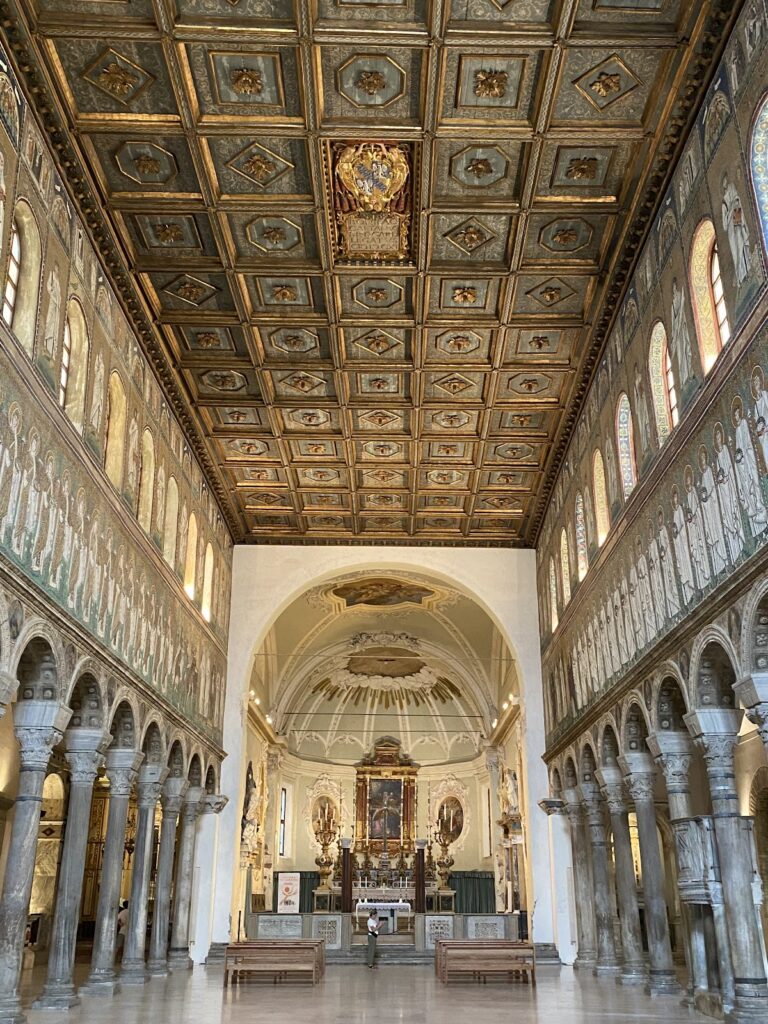 Basilica of Sant'Apollinare Nuovo: An Ostrogothic Palace Chapel in Ravenna 2 Basilica of Sant'Apollinare Nuovo