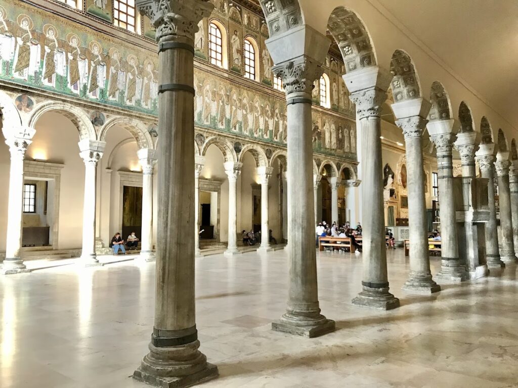 Basilica of Sant'Apollinare Nuovo: An Ostrogothic Palace Chapel in Ravenna 3 Basilica of Sant'Apollinare Nuovo