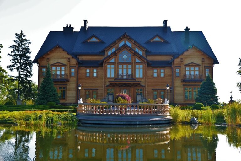 Mezhyhirya Monastery: An Orthodox and Cossack Religious Center in Ukraine