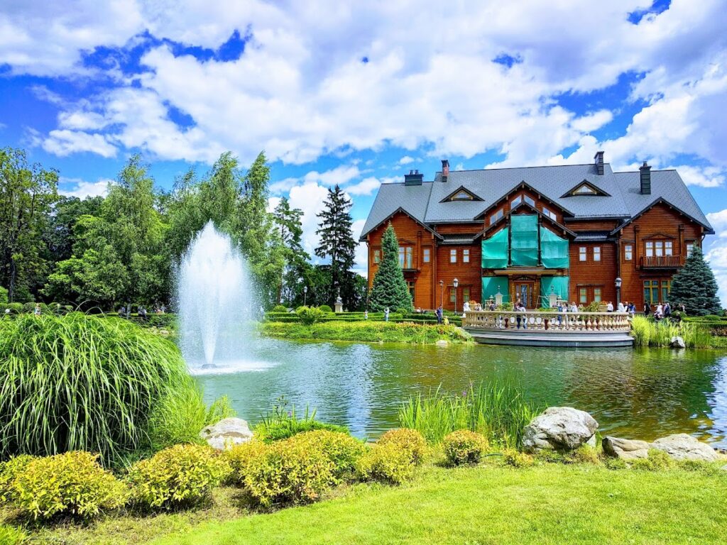 Mezhyhirya Monastery: An Orthodox and Cossack Religious Center in Ukraine 4 Mezhyhirya Monastery