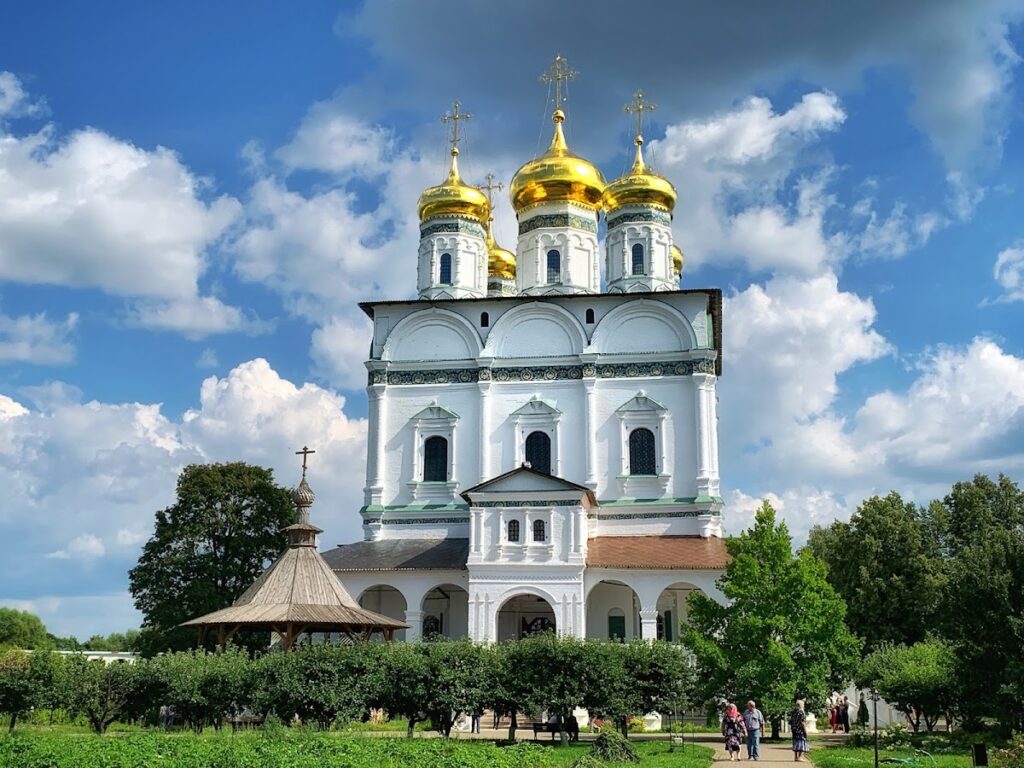 Joseph-Volokolamsk Monastery: A Russian Orthodox Monastic Center in Teryaevo 1 Joseph-Volokolamsk Monastery