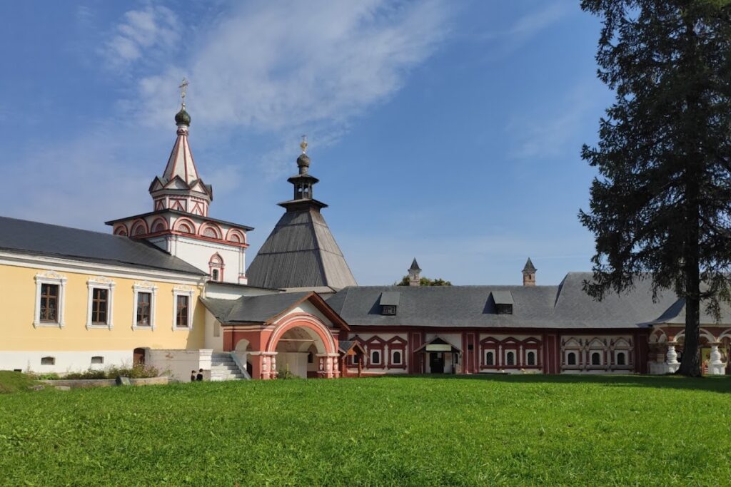 Savvino-Storozhevsky Monastery: A Russian Orthodox Monastic and Royal Center 1 Savvino-Storozhevsky Monastery