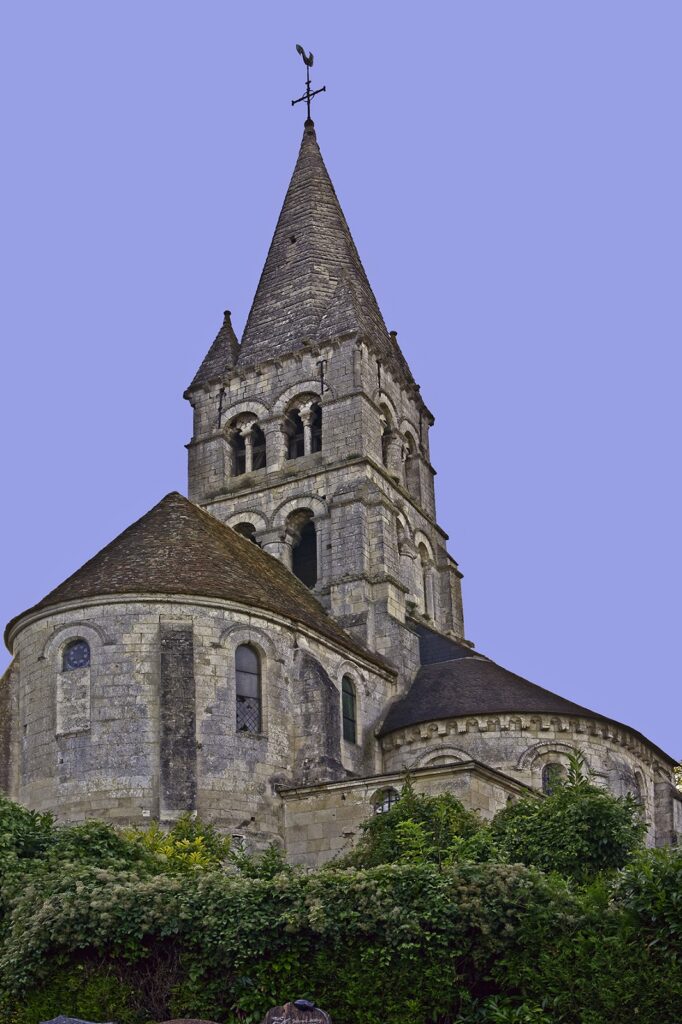 Saint-Vaast Church of Saint-Vaast-de-Longmont: A Romanesque and Gothic Parish Church 2 Église Saint-Vaast de Saint-Vaast-de-Longmont