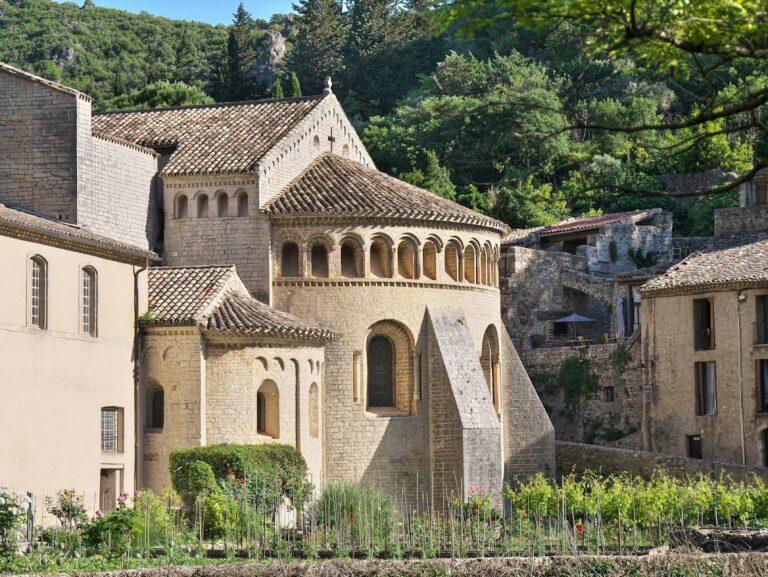 Saint-Guilhem-le-Désert Abbey: A Carolingian Monastic Foundation in France