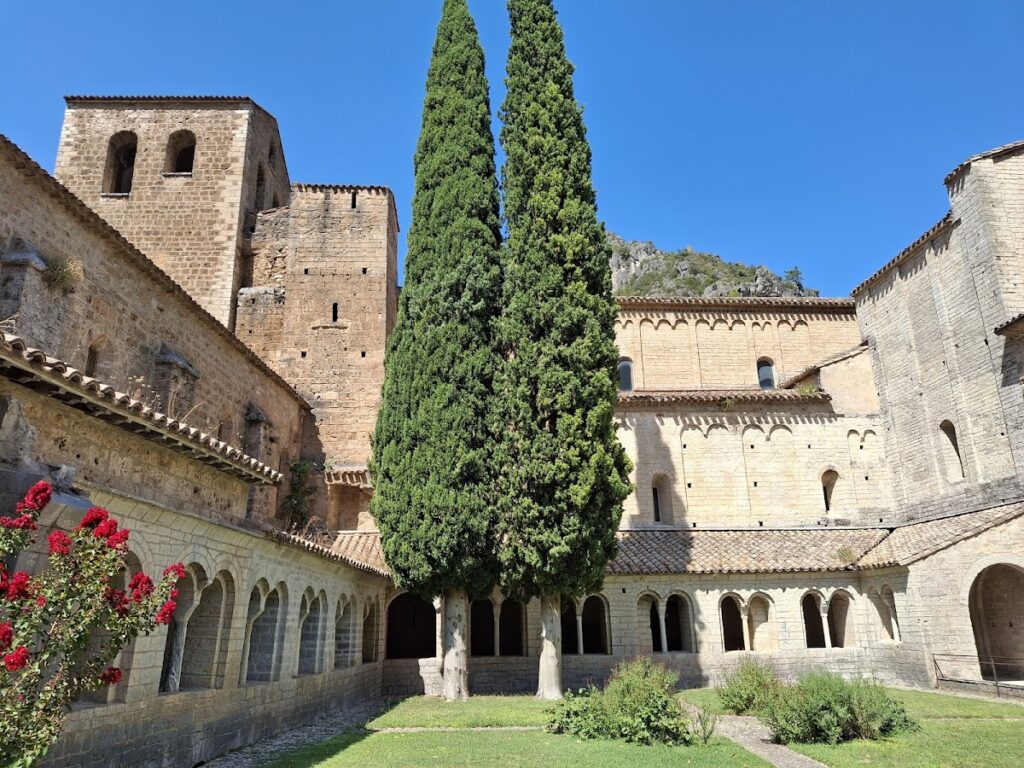 Saint-Guilhem-le-Désert Abbey: A Carolingian Monastic Foundation in France 2 Saint-Guilhem-le-Désert Abbey