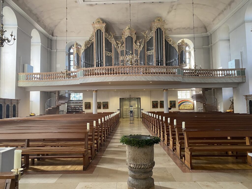 Pfarrkirche St. Vitus: A Neoclassical Parish Church in Löningen, Germany 1 Pfarrkirche St. Vitus