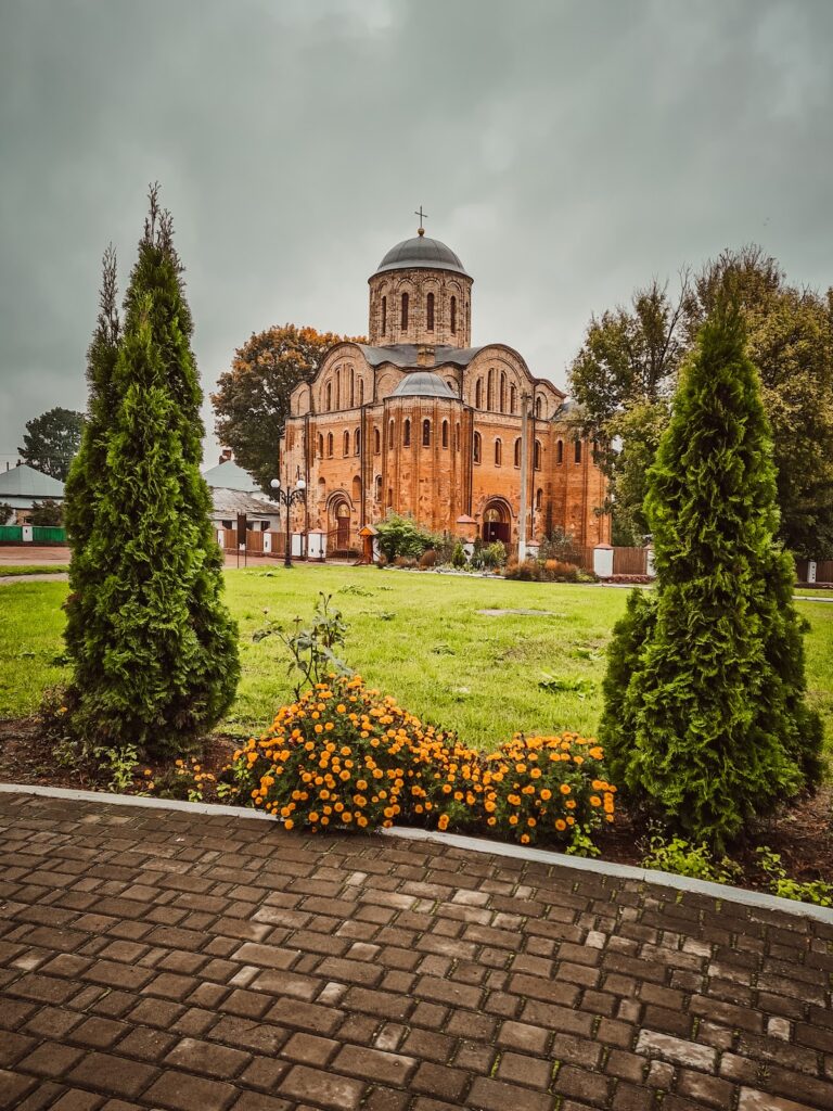 St Basil’s Church: A Historic Church in Ovruch, Ukraine 2 Khram svi︠a︡toho Vasylii︠a︡