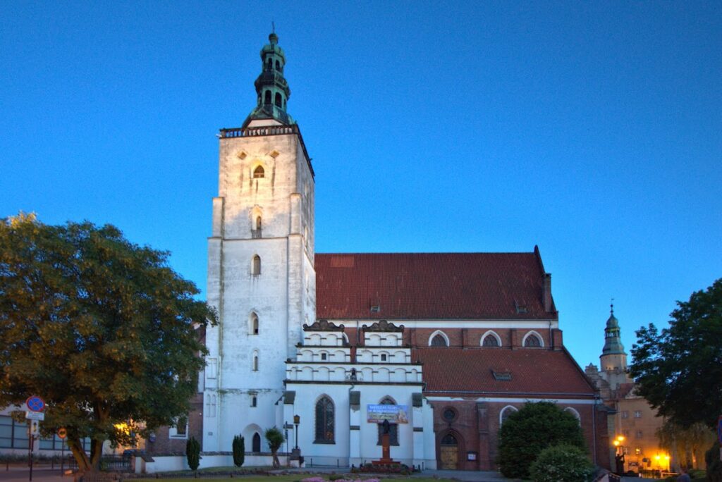 Saint John the Evangelist Church in Oleśnica: A Ducal Castle Church in Poland 2 Saint John the Evangelist church in Oleśnica