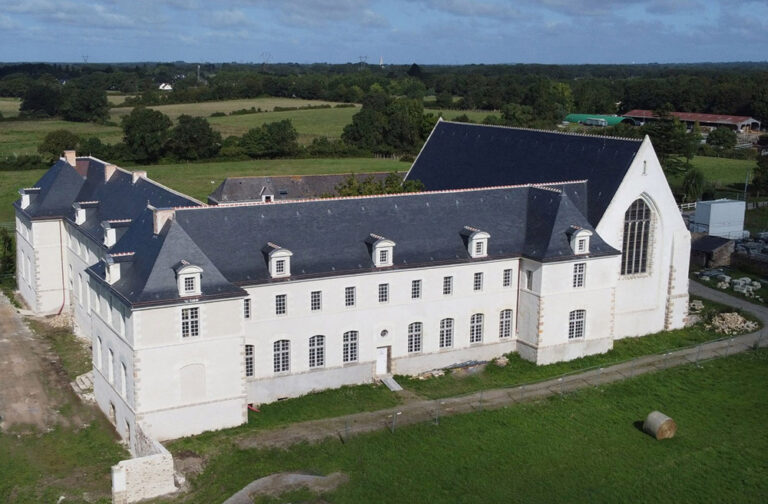 Abbaye de Blanche-Couronne: A Former Monastic Abbey in France