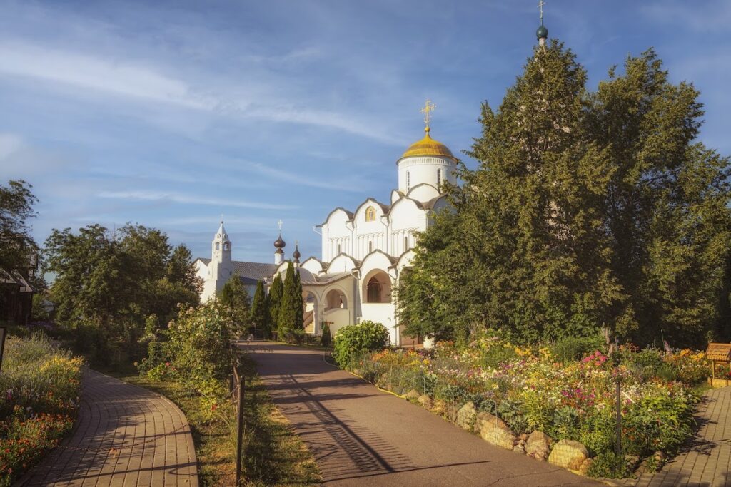 Pokrovsky Monastery: A Historic Orthodox Convent in Suzdal, Russia 2 Pokrovsky Monastery
