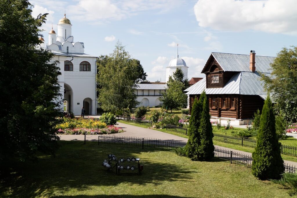 Pokrovsky Monastery: A Historic Orthodox Convent in Suzdal, Russia 5 Pokrovsky Monastery