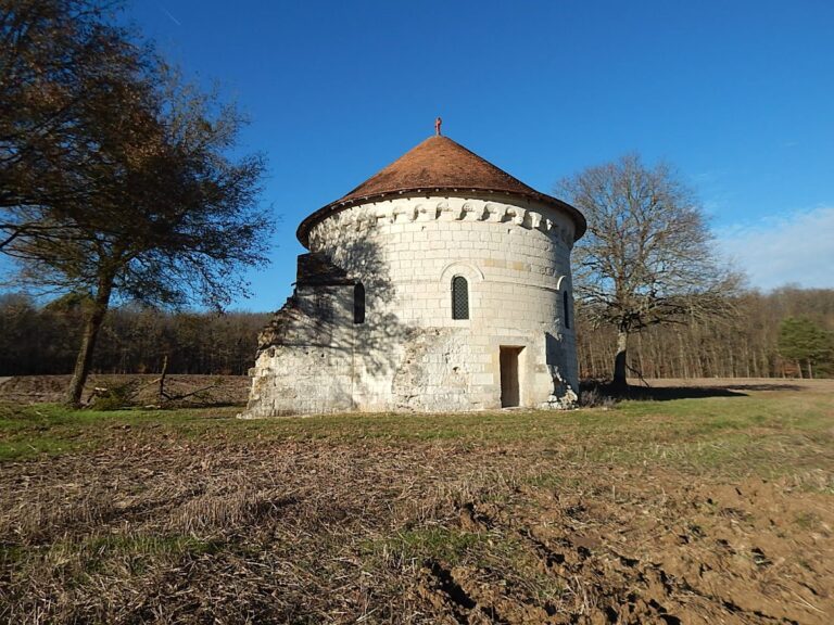 Saint John of Liget Chapel in Sennevières: A Romanesque Chapel