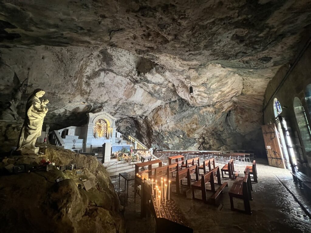 Grotte de la Sainte-Baume: A Catholic Sanctuary and Pilgrimage Cave in France 1 Grotte de la Sainte-Baume