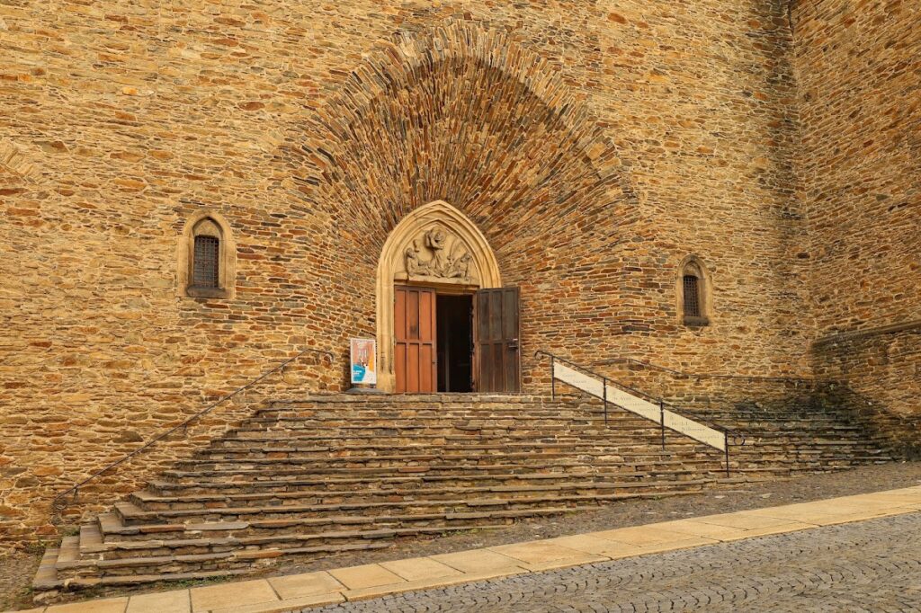 St. Anne’s Church: A Late Gothic Hall Church in Annaberg-Buchholz, Germany 3 St. Anne's Church