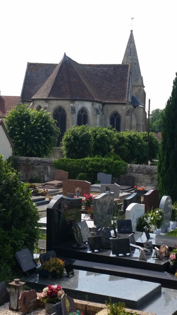 Holy Trinity Church of Saint-Sauveur: A Flamboyant Gothic Parish Church in France 2 église de la Trinité de Saint-Sauveur