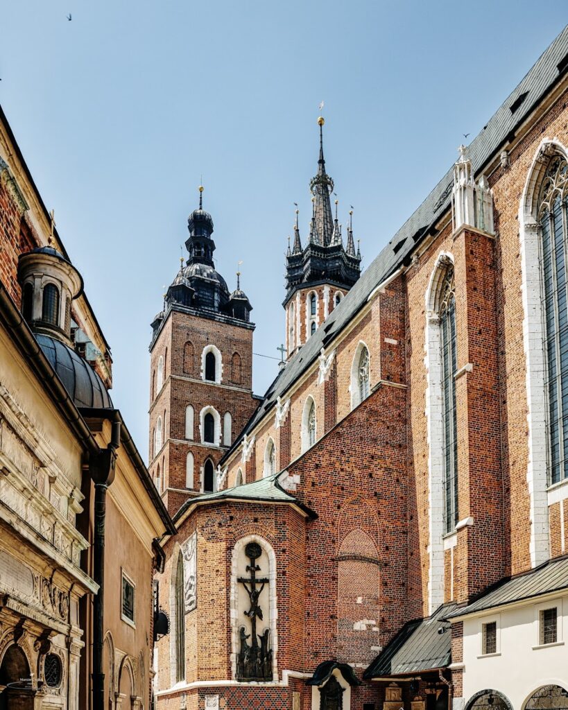 St. Mary's Basilica: A Historic Gothic Parish Church in Kraków 4 St. Mary's Basilica