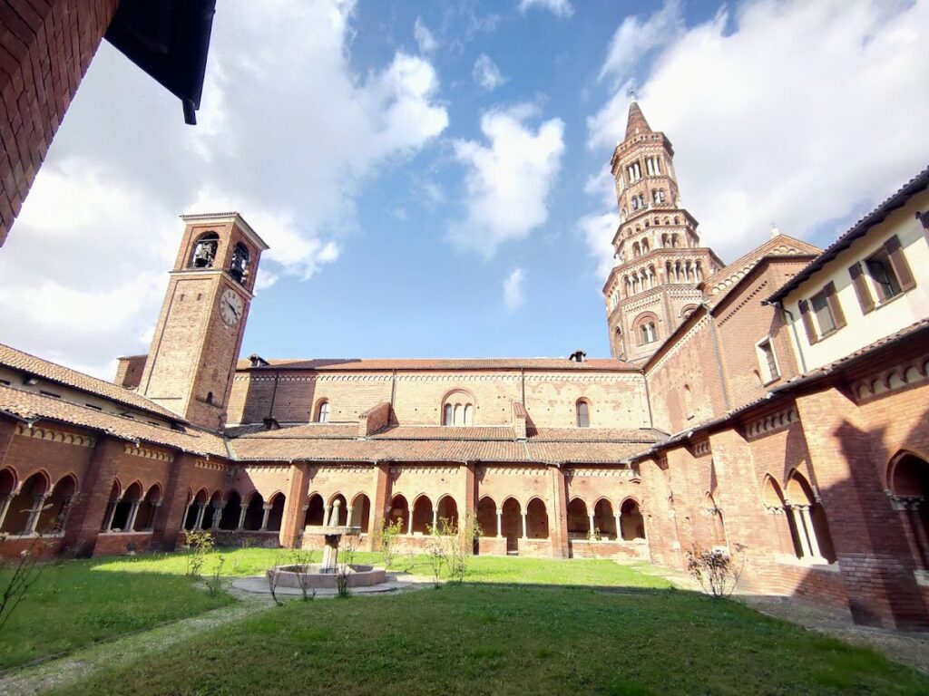 Chiaravalle Abbey: A Cistercian Monastery in Milan 3 Chiaravalle Abbey