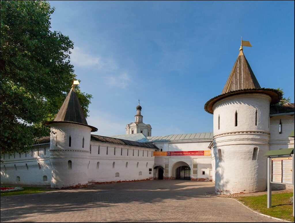 Andronikov Monastery: A Medieval Orthodox Monastic Complex in Moscow 2 Andronikov Monastery