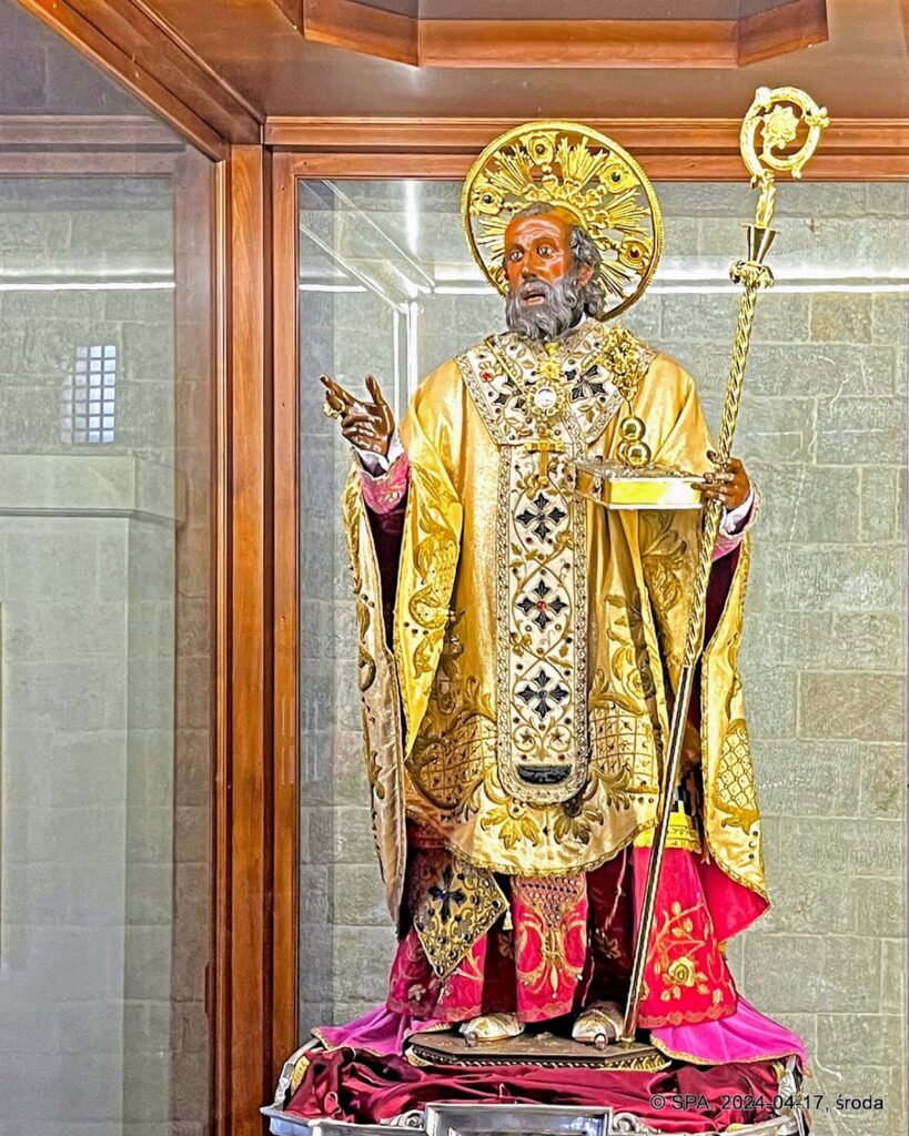 Basilica of Saint Nicholas: A Romanesque Pilgrimage Church in Bari 4 Basilica of Saint Nicholas
