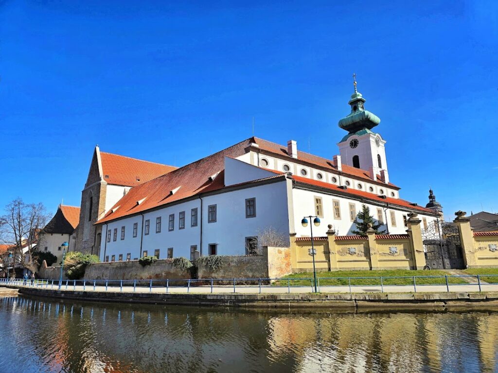 Dominican Monastery in České Budějovice: An Early Gothic Religious Complex 1 Dominican Monastery