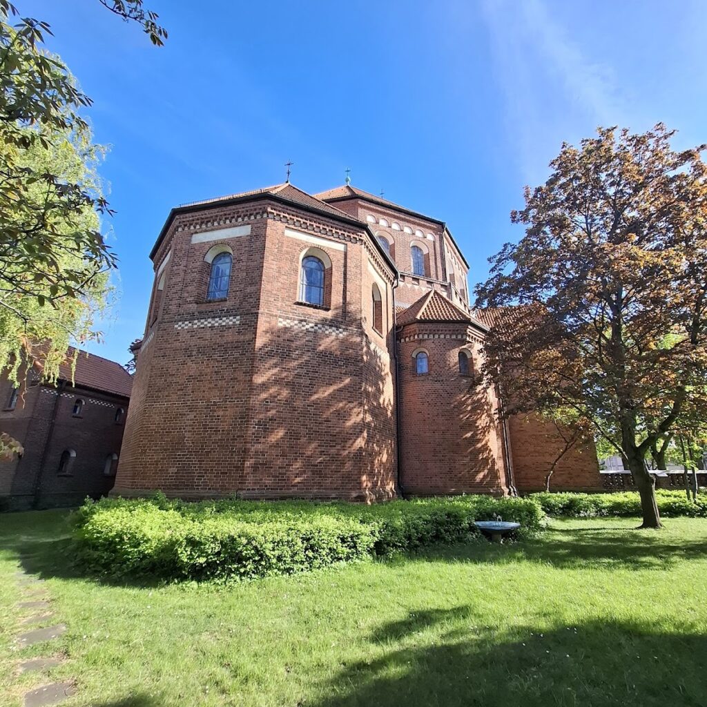Maria, Hilfe der Christen Church: A Catholic Parish Church in Berlin-Spandau 2 Maria, Hilfe der Christen church