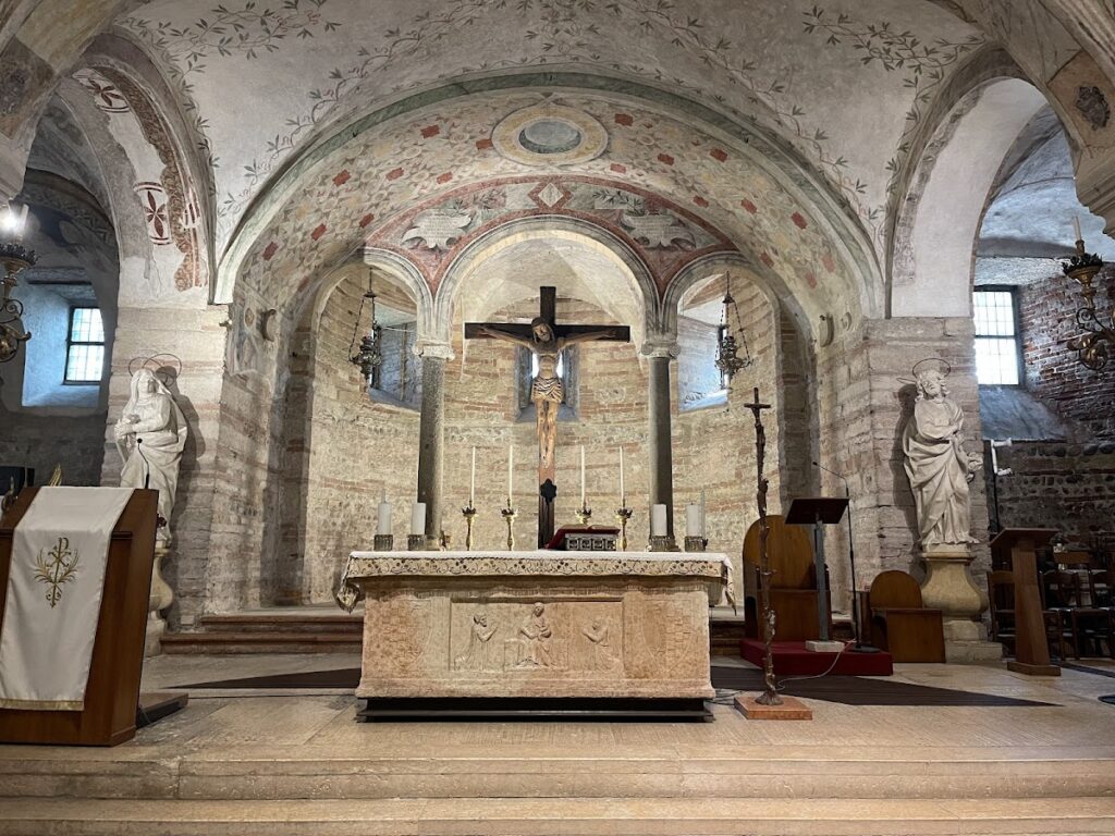 San Fermo Maggiore: A Romanesque and Gothic Parish Church in Verona 5 San Fermo Maggiore