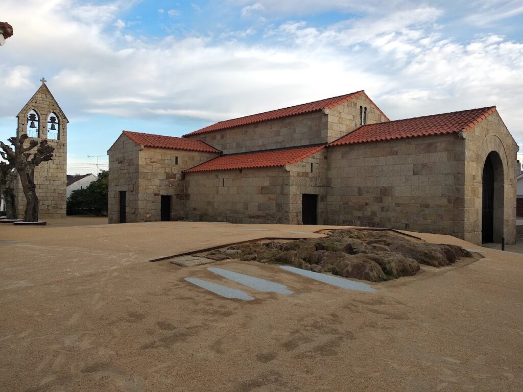 Igreja de Lourosa: A Pre-Romanesque Christian Church in Portugal 1 Igreja de Lourosa