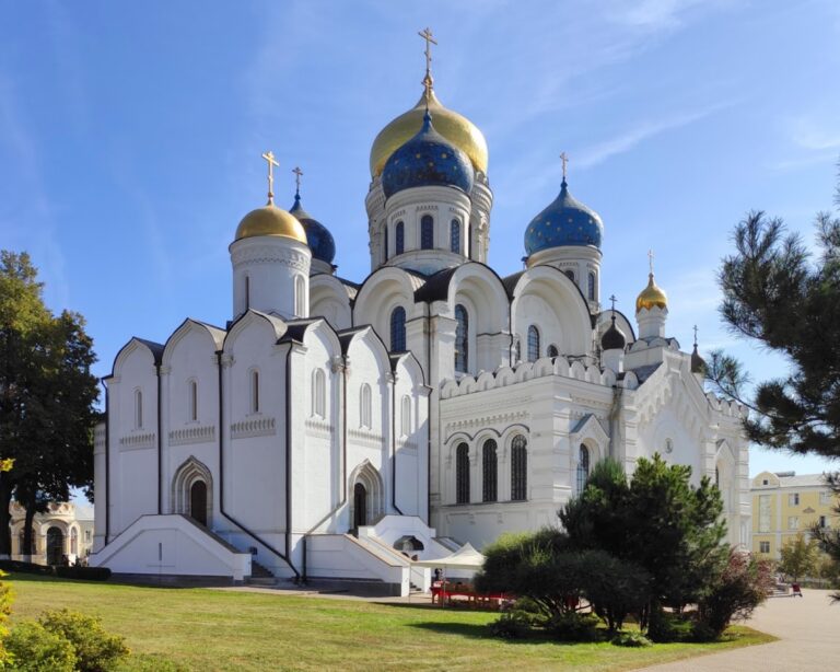 Ugresha Monastery: A Russian Orthodox Monastic Complex in Russia