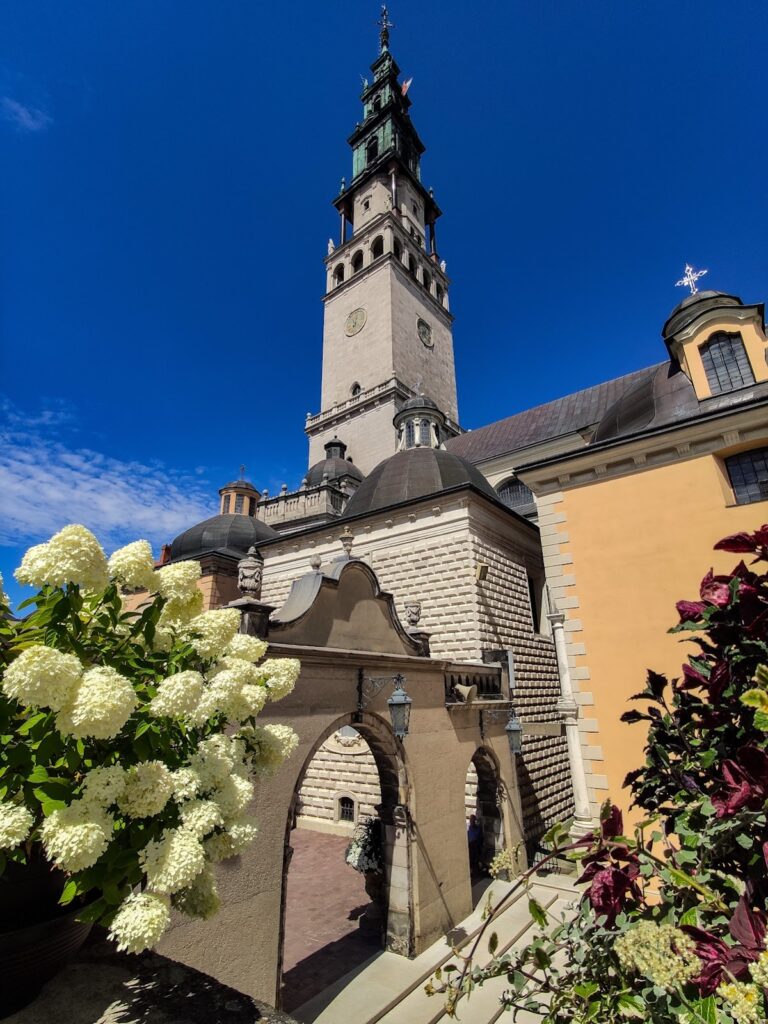 Jasna Góra Basilica: The Principal Church of the Pauline Monastery in Poland 2 Jasna Góra Basilica